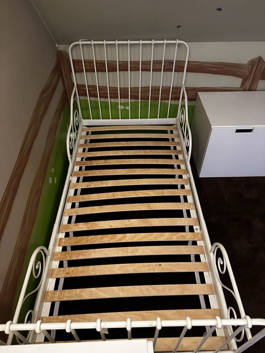 Ikea łóżko rama z dnem rosnace z dzieckiem.