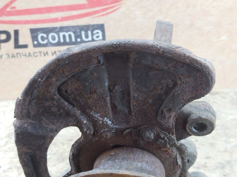 Mercedes C W203 00-07 Поворотный кулак передний левый цапфа ступица