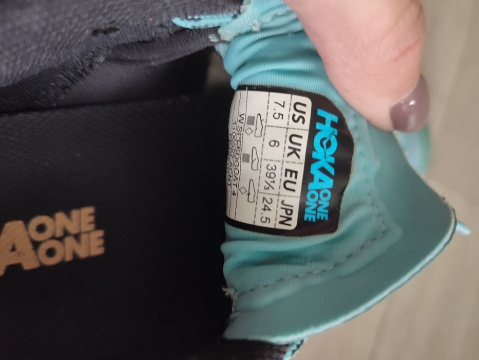 Hoka One Speedgoat 4 Damskie r.39 1/3 długość wkładki 24,5 cm.