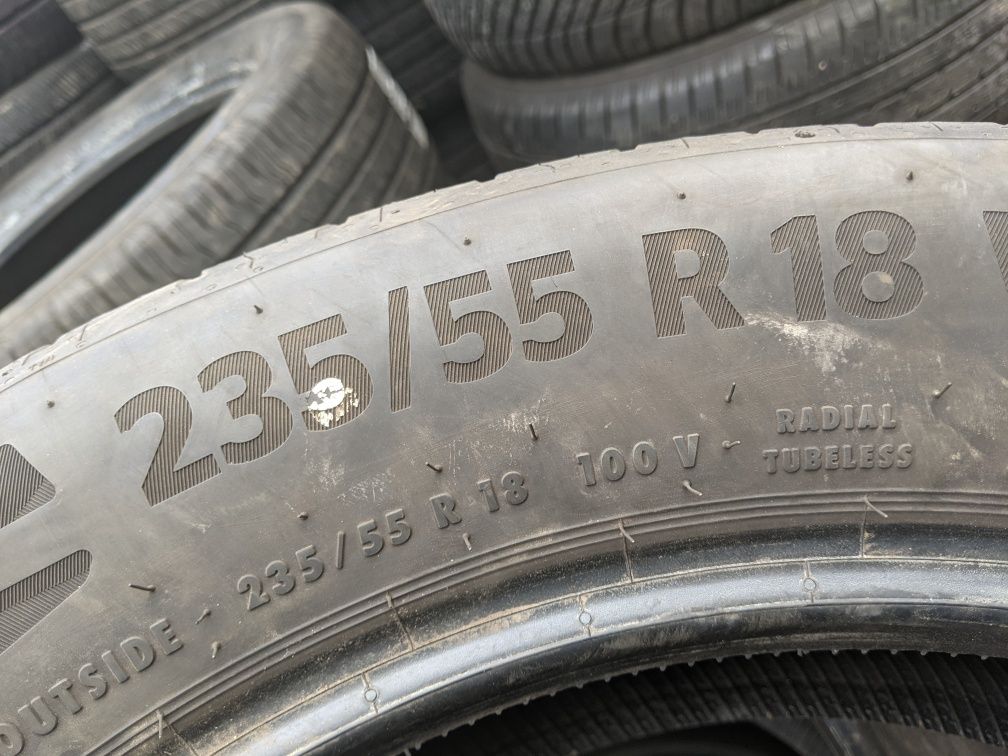 235/55R18 Continental