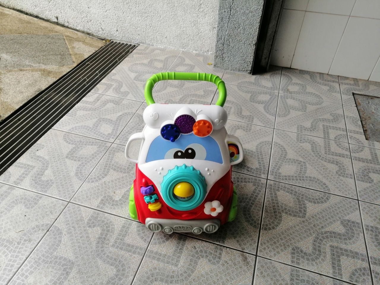 Andarilho e brinquedo 2 em 1