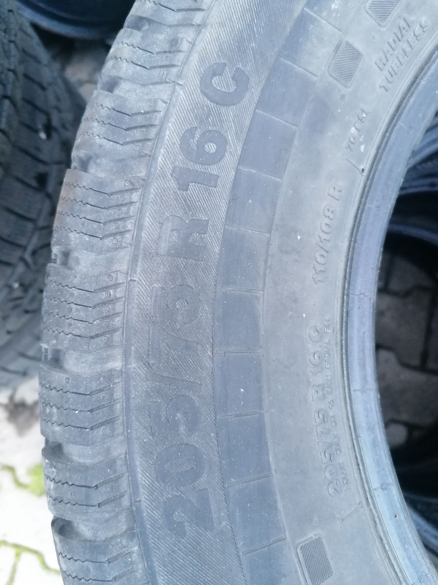 205/75/16 C Continental całoroczne wielosezonowe
