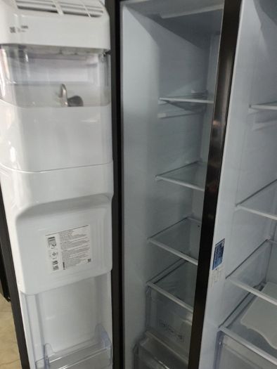 Lodówka side by side Samsung RS68N8220B1