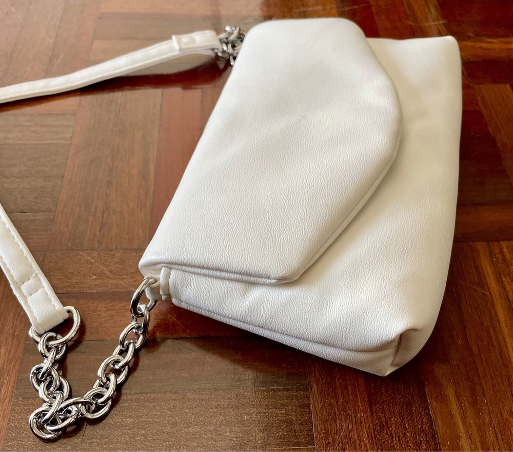 Pequena mala branca (Primark)
