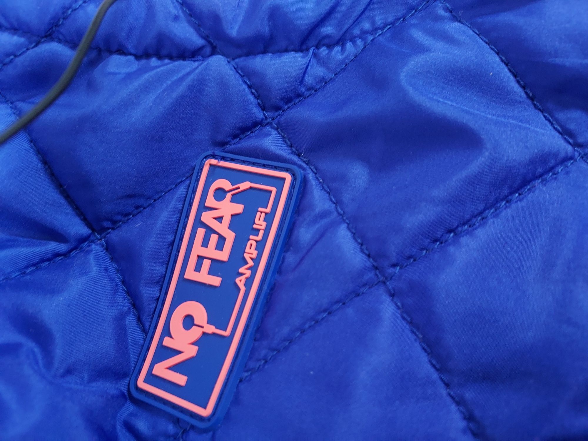 Bluza No Fear z wbudowanymi słuchawkami