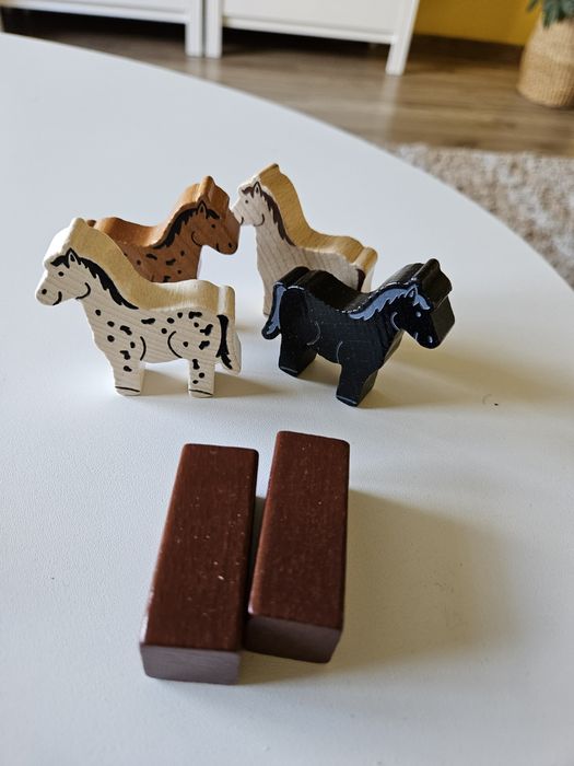 Koniki  drewniane stan bdb