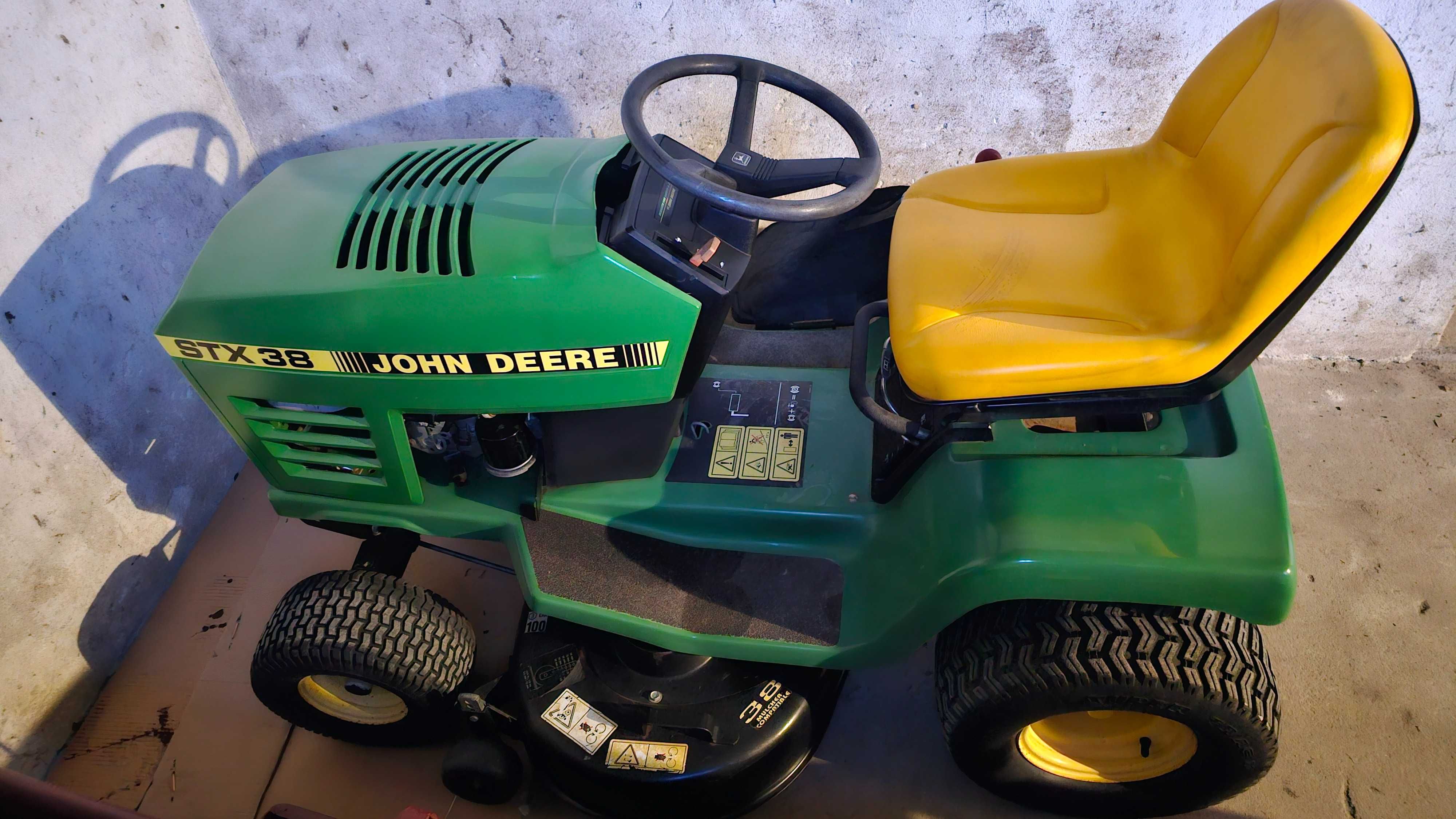 John Deere STX 38 kosiarka traktorek