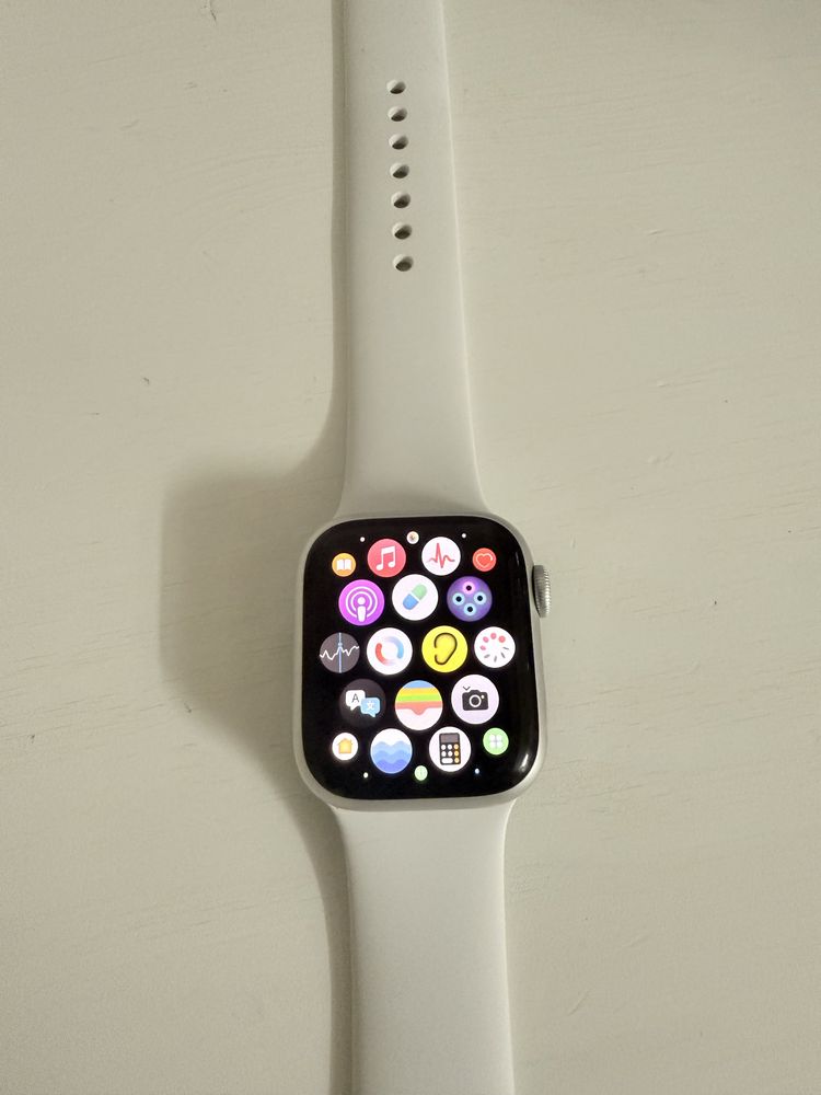 Apple watch series 8. 41 m
