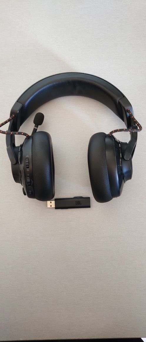 Fones JBL Quantum 600