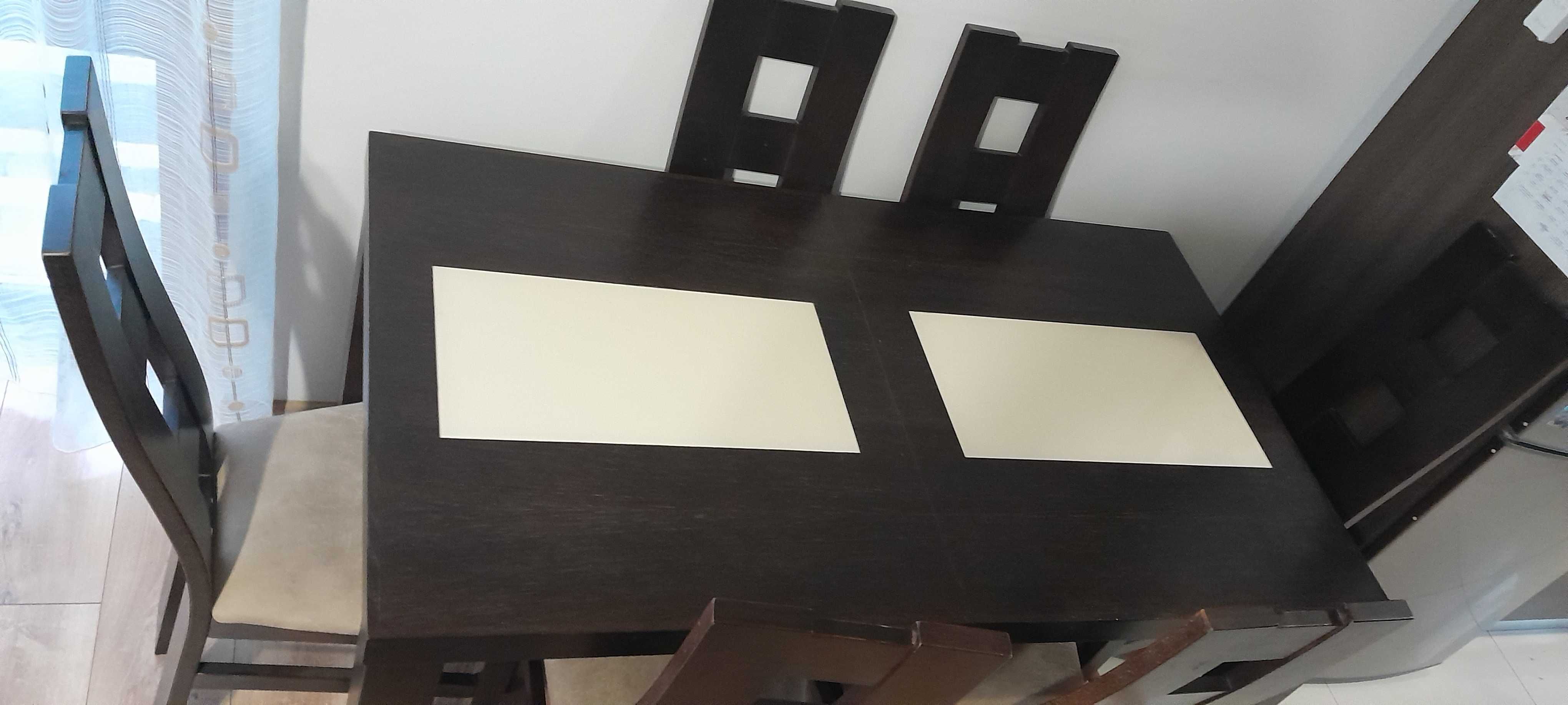 stół  z krzesłami