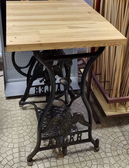 Stolik/ maszyna do szycia Adler- antyk