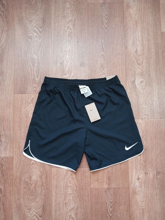 Нові оригінальні шорти Nike M / L