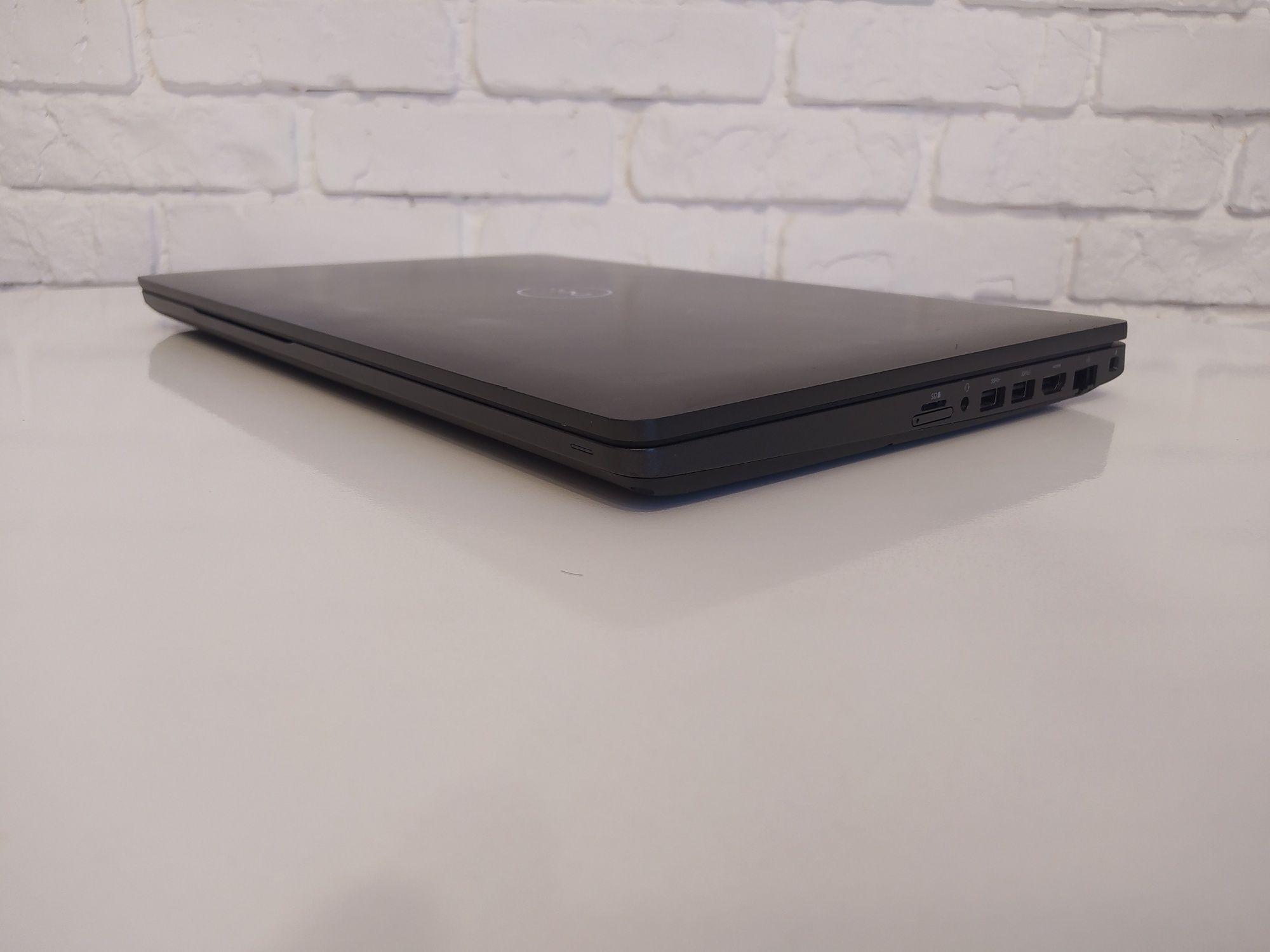 Dell Latitude 5501/15,6"FHD IPS/i7-9850H/16Gb/256Gb