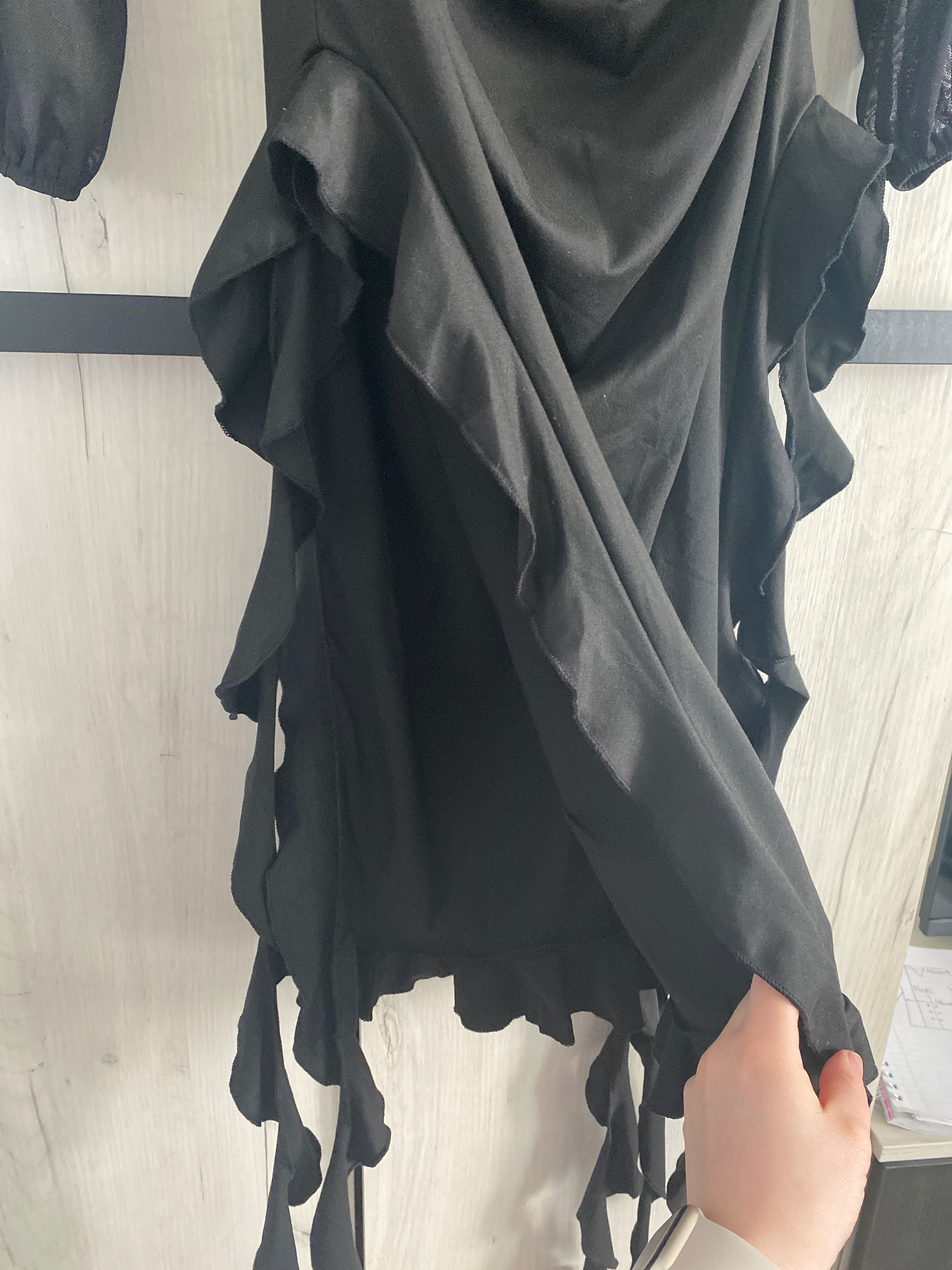 Czarna długa sukienka