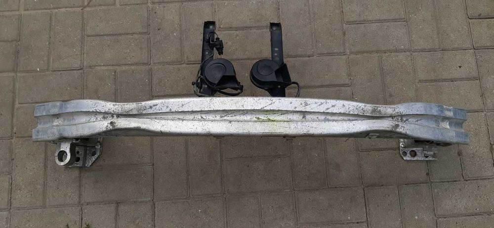 AUDI A8 D3 belka zderzaka przód - lift .