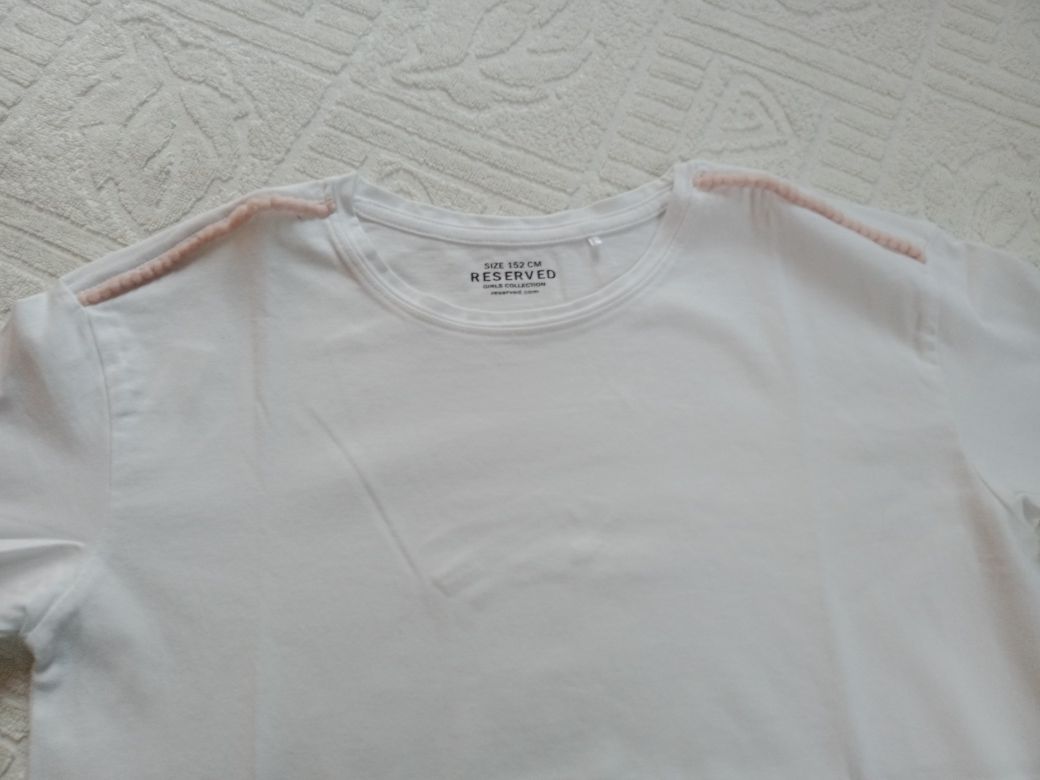Biała bluzka z ozdobnymi pomponikami 152