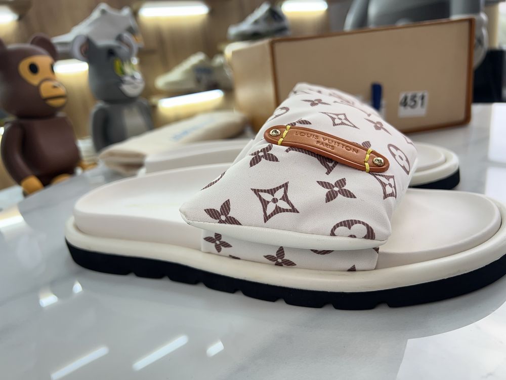 Тапочки Louis Vuitton LV Beige Monogram logo