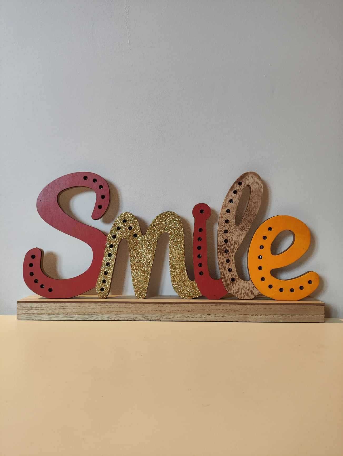 Dekoracyjny napis "Smile"