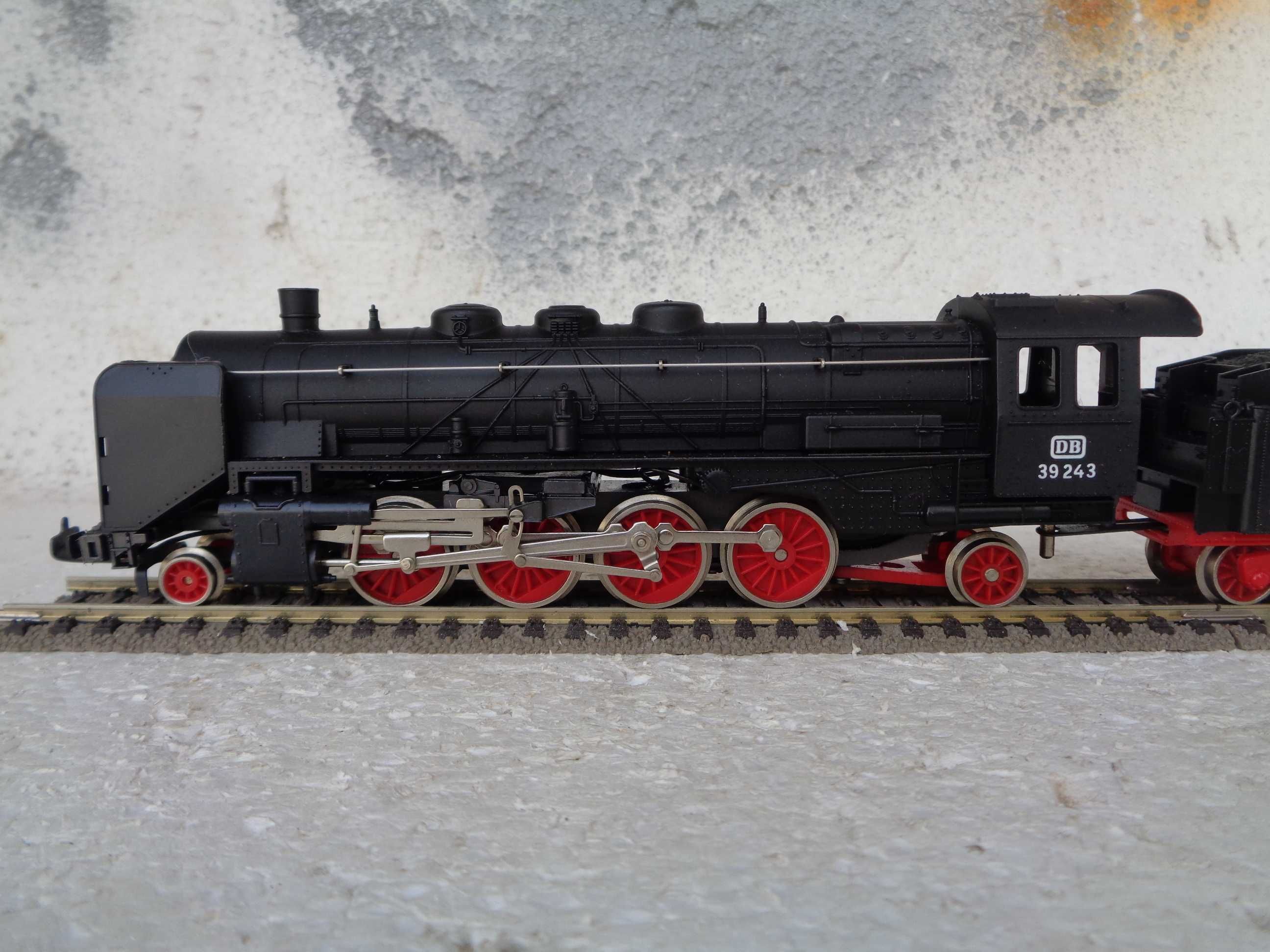 1:87 LIMA Locomotiva a vapor com tender BR 39 da DB com luz