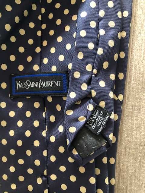 Gravata azul com bolas brancas 100% seda, marca Yves Saint Laurent