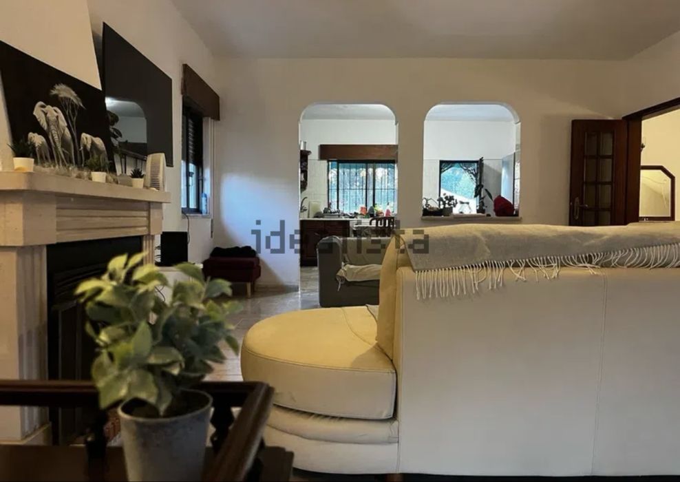 Quarto para alugar em moradia