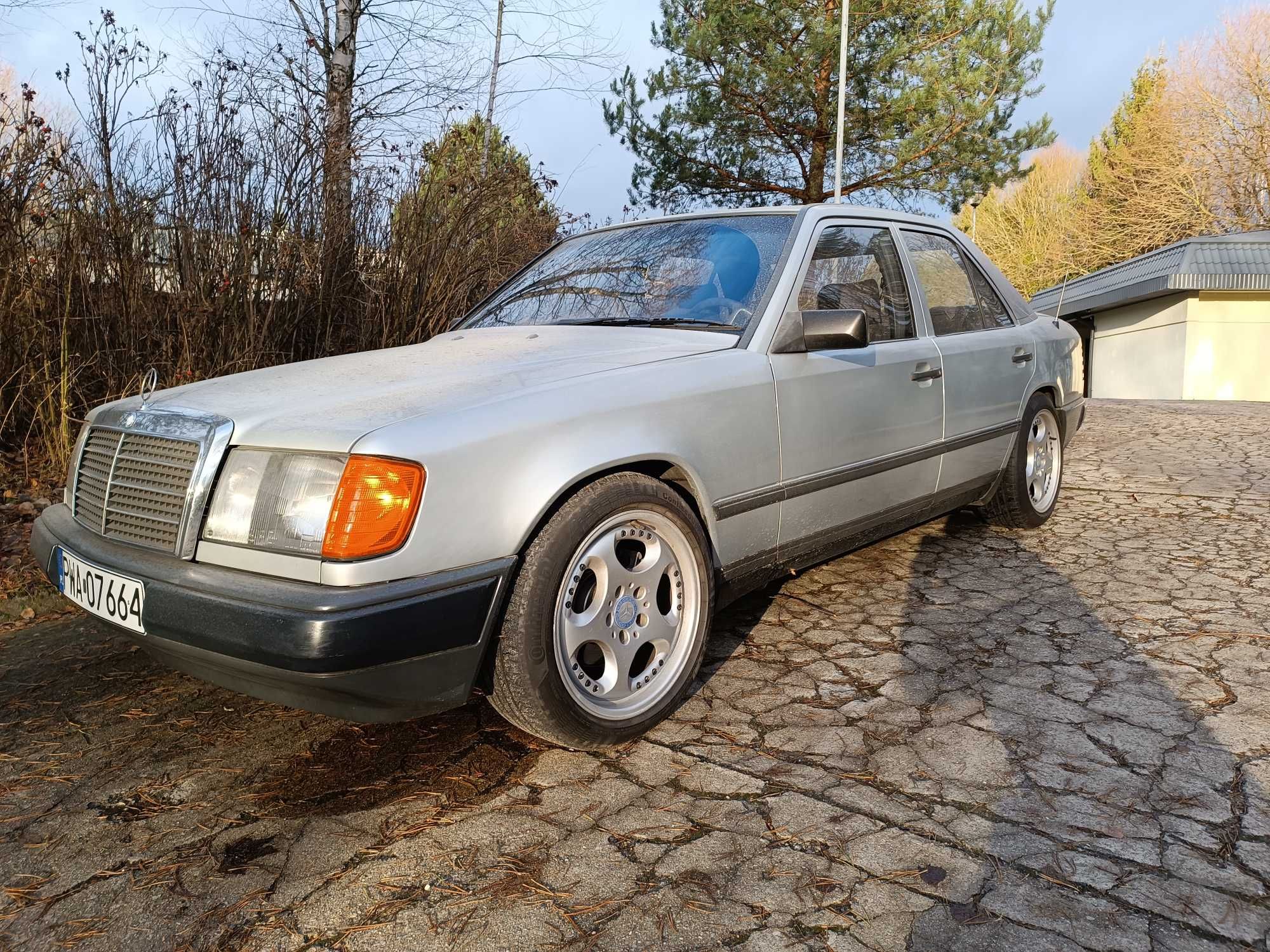 Mercedes W124 - Piękny Klasyk