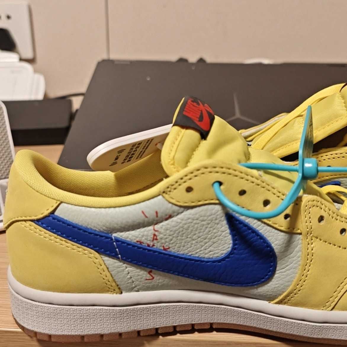 Travis Scott x Jordan Air Jordan 1 Low OG Canary Yellow 43