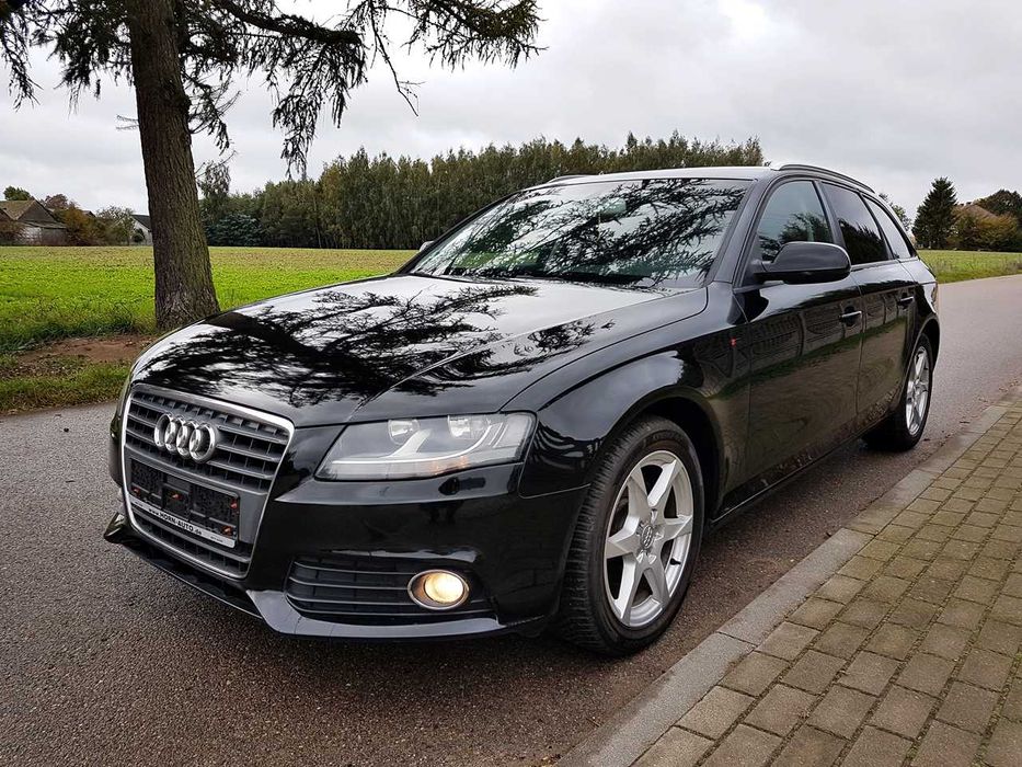 AUDI A4 B8 - 140PS ! PANORAMA  * Black Edition *