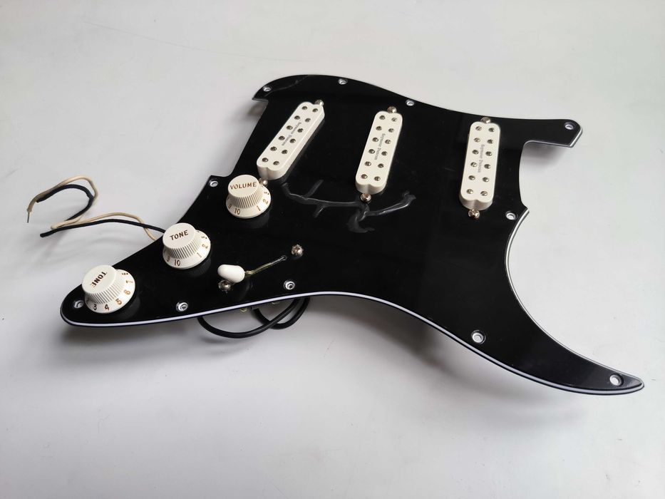 Новий пікгард Seymour Duncan Billy Gibbons Red Devil для Stratocaster