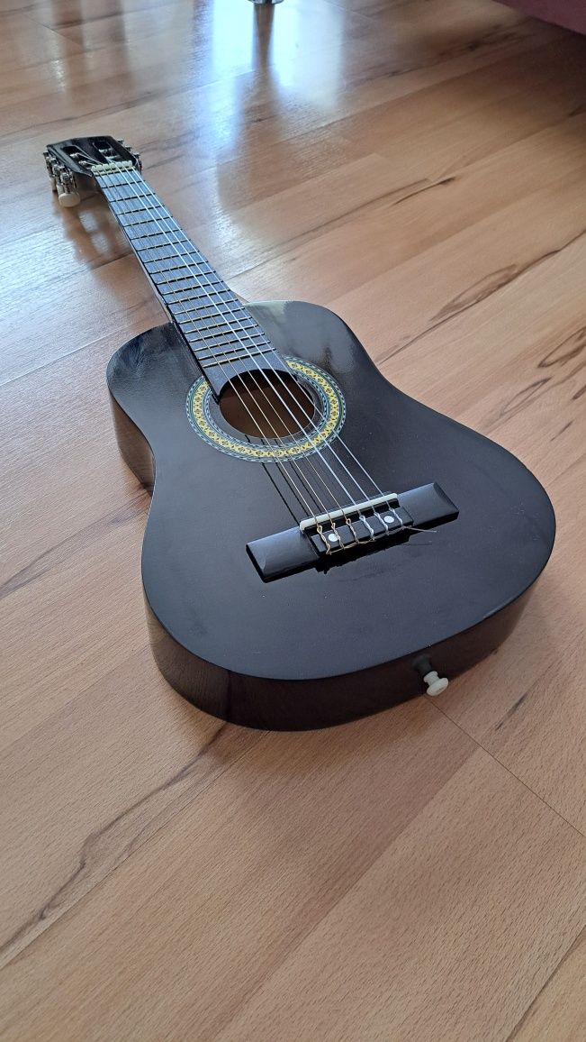 Czarna gitara firmy ECOTOYS