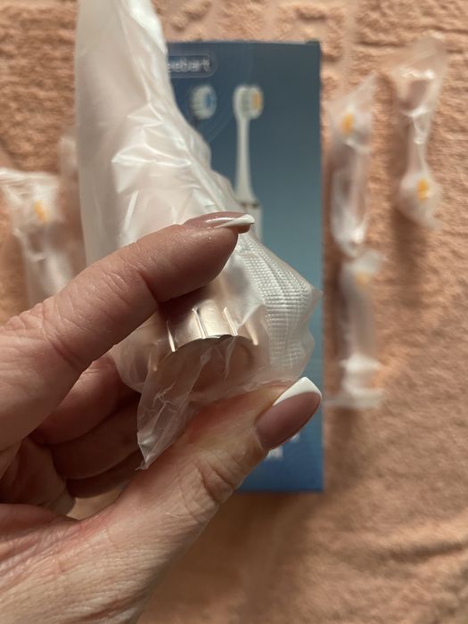 Електрична зубна щітка і насадки. США