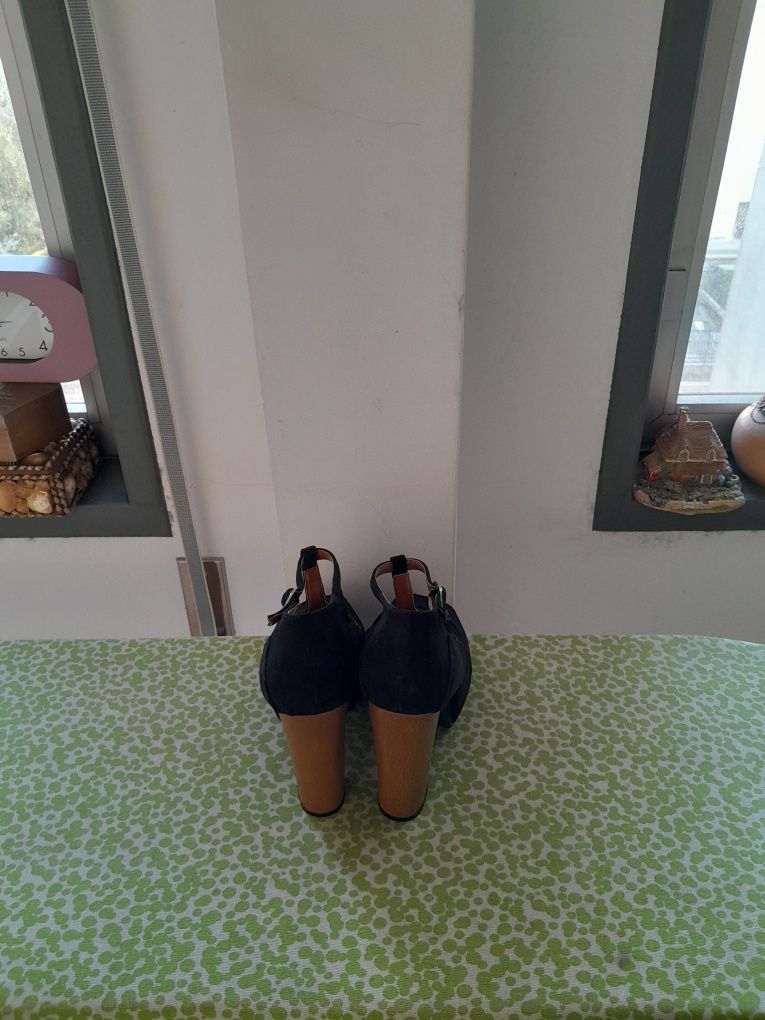 Vendo Sapatos de Senhora muito bonitos como novos