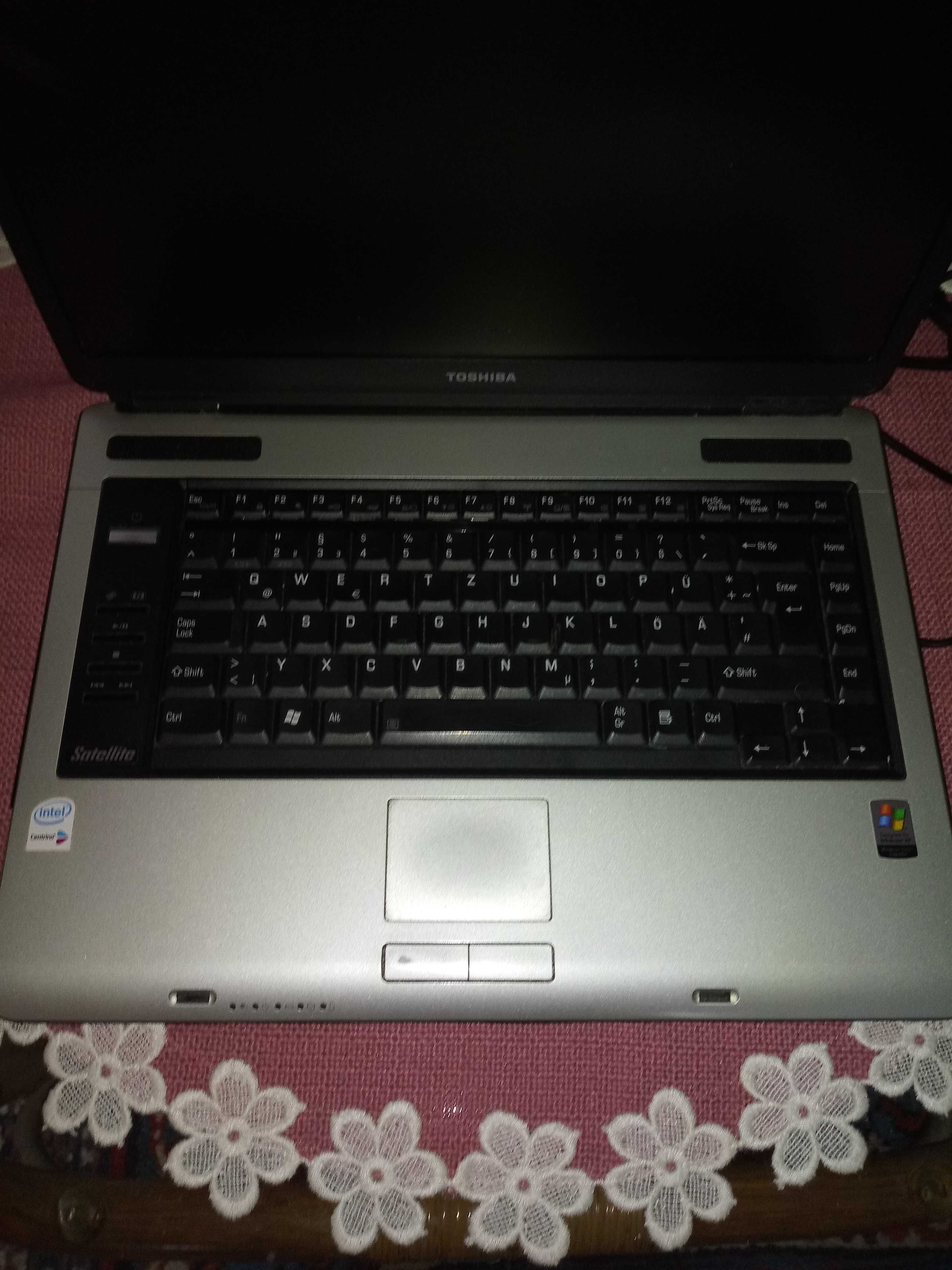 Laptop Toshiba i zasilacz