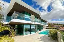 Moradia de Luxo com Piscina - T4 no Funchal