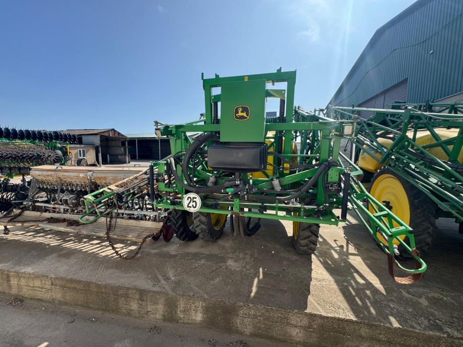 Продам оприскувач John Deere