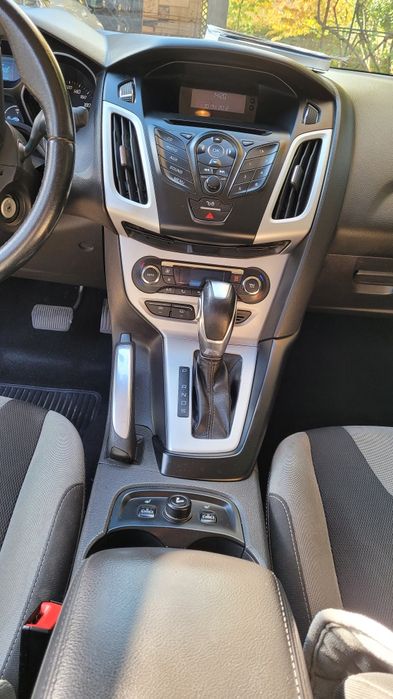 Продам Ford Focus 1.6 автомат. 2012г