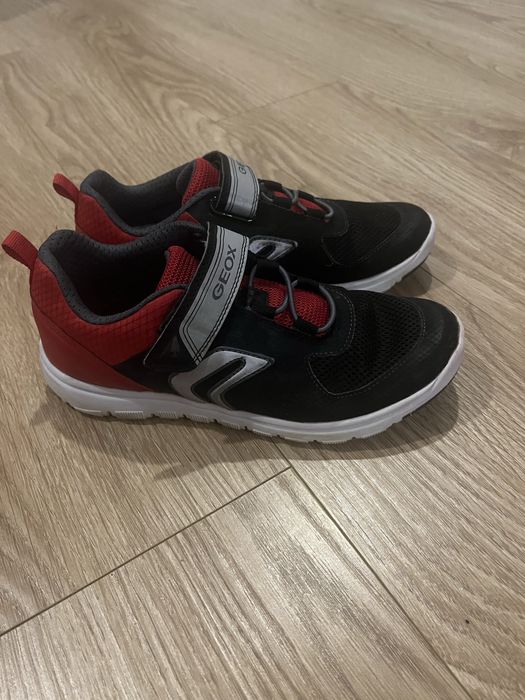 Дитячі кросівки Geox