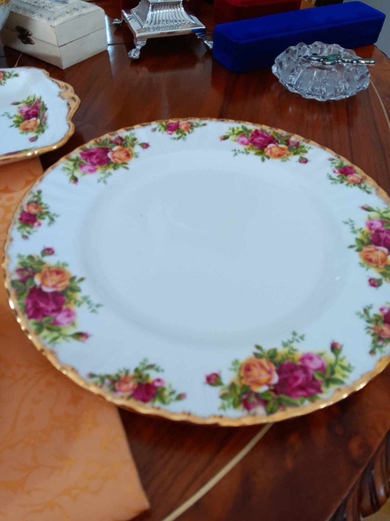 RED ROSES Algumas peças  para completar serviços Vintage