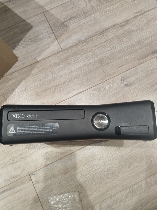 Xbox 360 продам всё работает