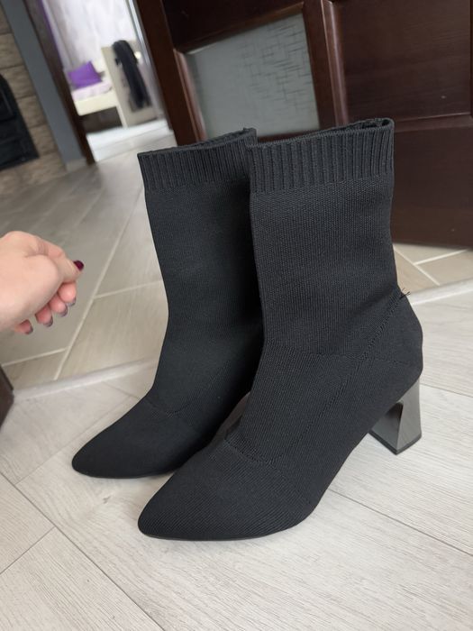 Взуття жіноче, сапожки, ботинки