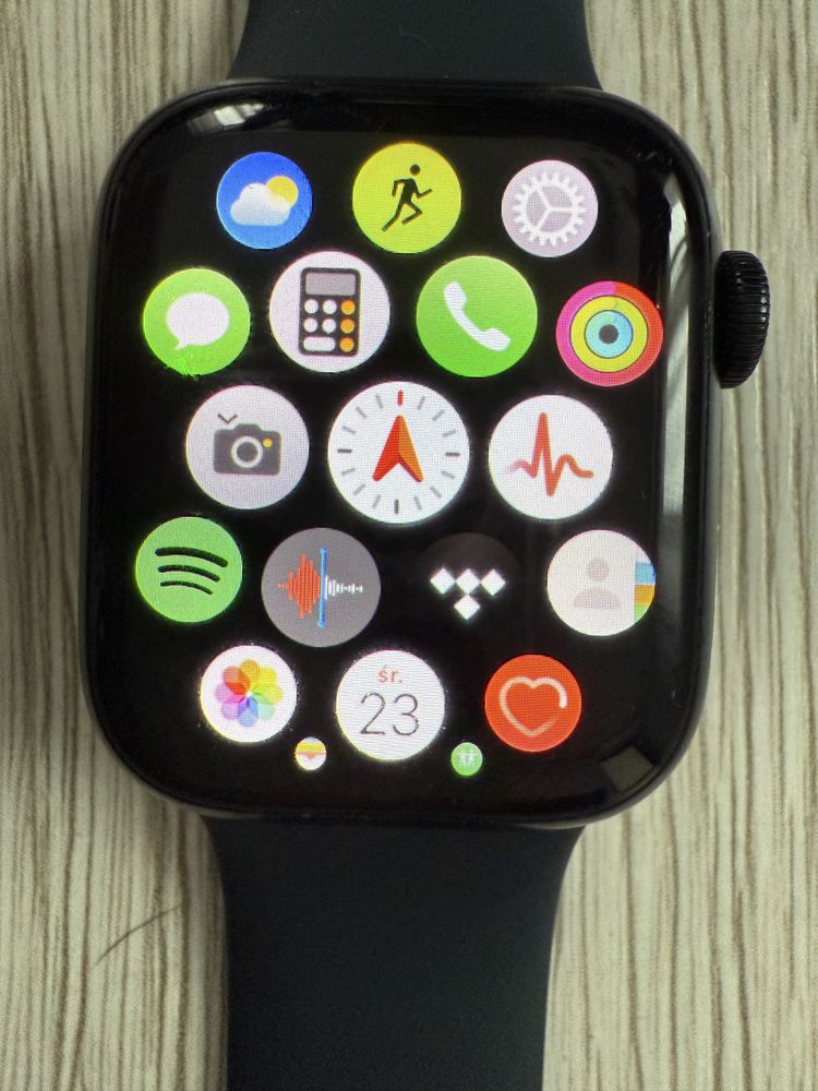 Apple Watch serii 7 - 41 mm