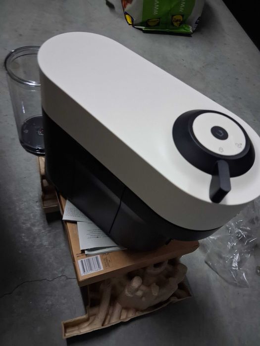 2 maquinas de café nespresso novas