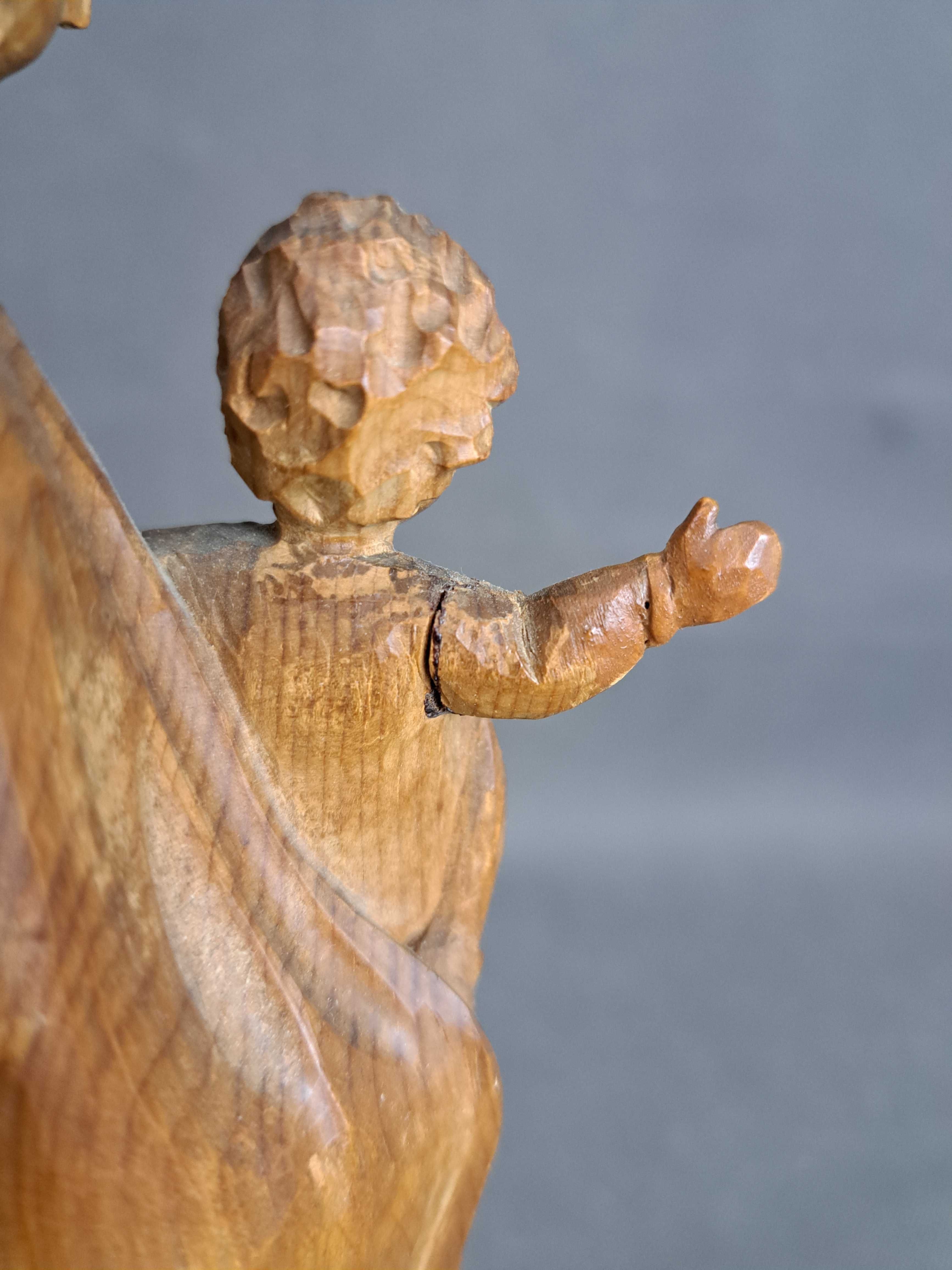 Matka Boska z Dzieciątkiem, rzeźba drewniana, wys. 32 cm