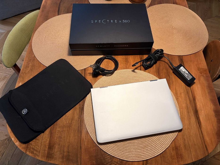 .:HP Spectre dx-4101dx - i7-5500U, 8 GB RAM, 256GB SSD, Windows 11:.