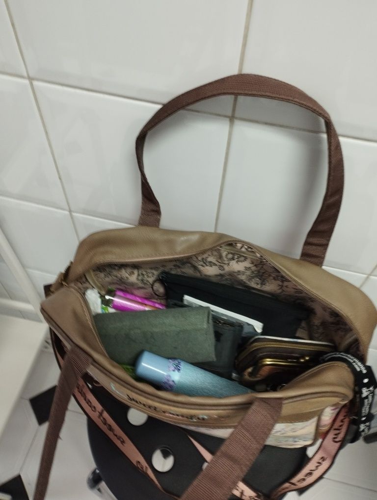 Mala como nova, oferta de porta moedas