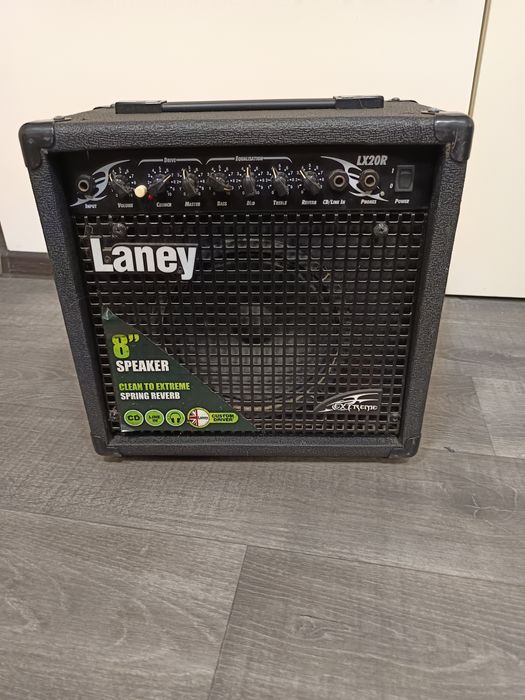 Продам комбоусилитель Laney lx20r