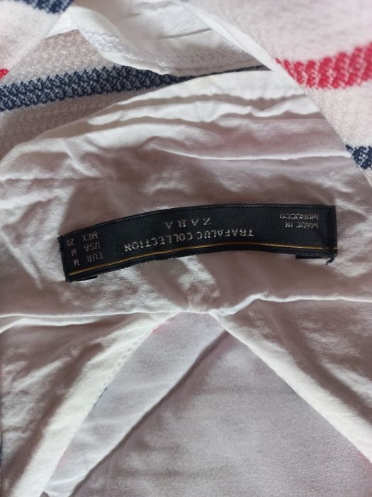 Top riscas azuis e vermelhas Zara