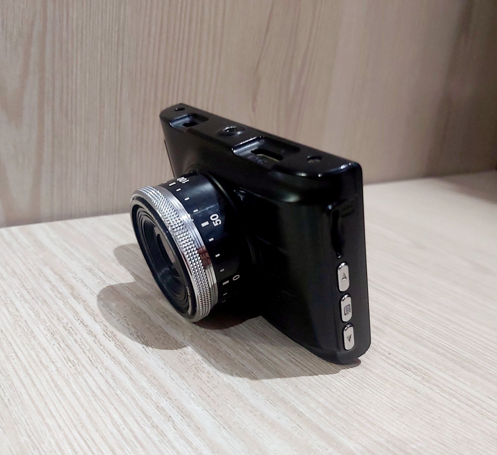 Видеорегистратор Eplutus DVR 916 5Мп Идеальное состояние.