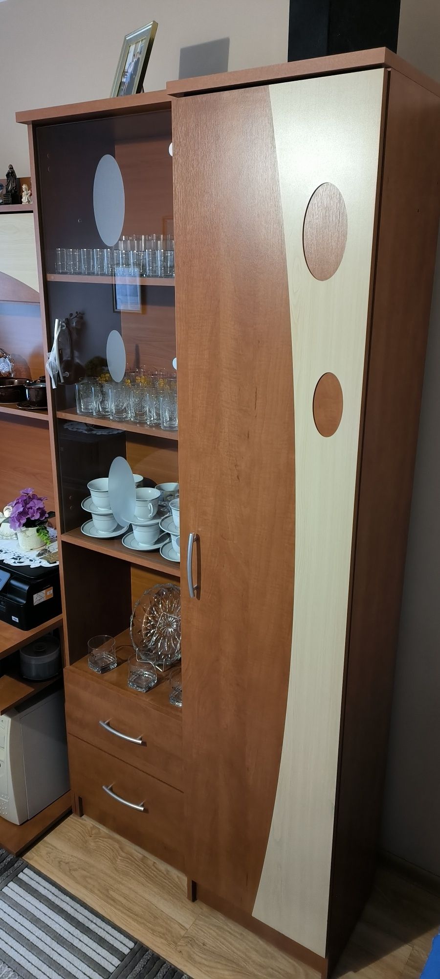 Sprzedam meble z biurkiem do pokoju młodzieżowego. Stan bardzo dobry