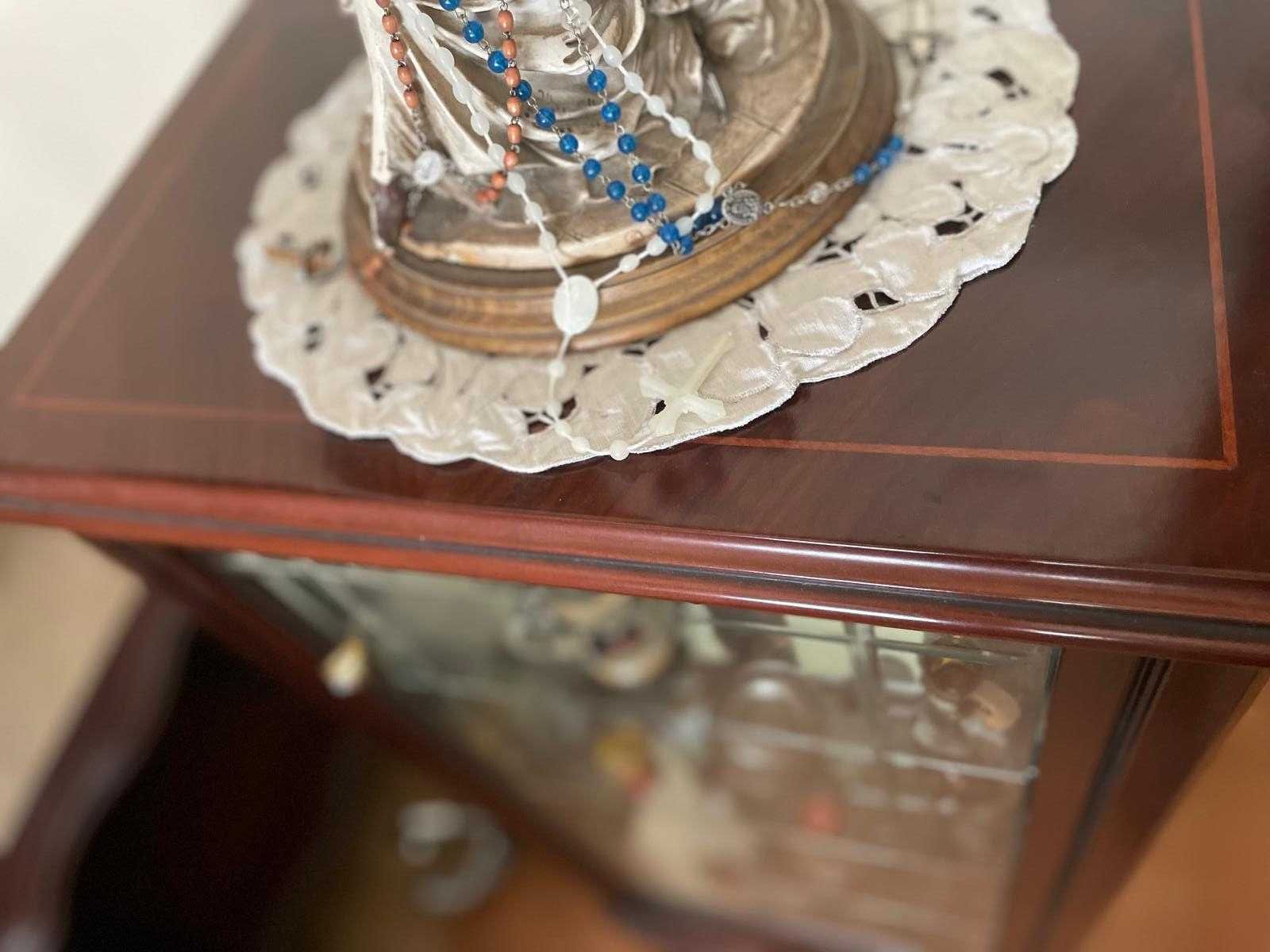 Móvel cristaleira